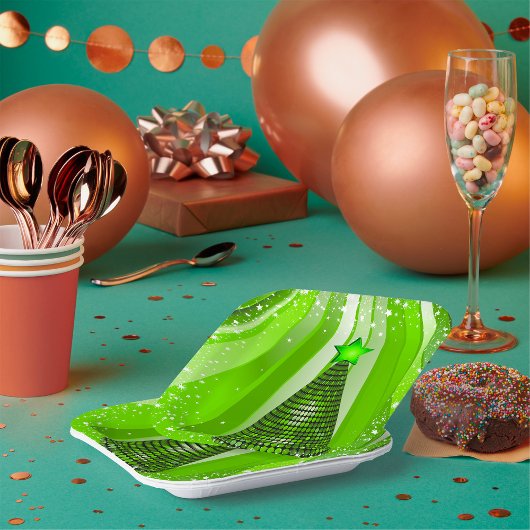 Moderne groene kerstboom met ster papieren bordje