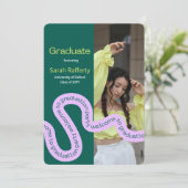 Moderne groene kleurrijke typografische uitnodigin kaart (Staand voorkant)