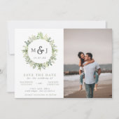 Moderne groene krans monogram trouwfoto save the date (Voorkant)