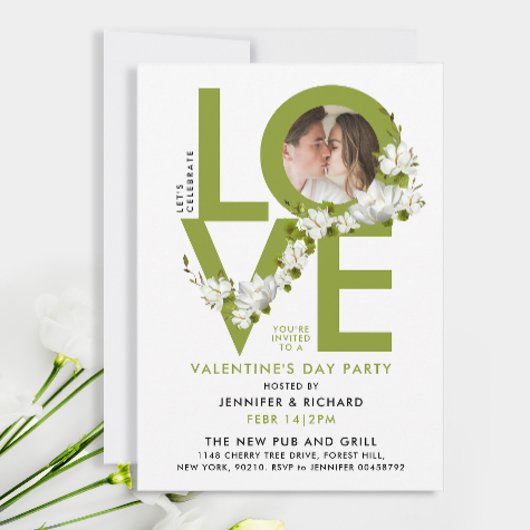 Moderne groene liefdesviering script foto bloemsch kaart