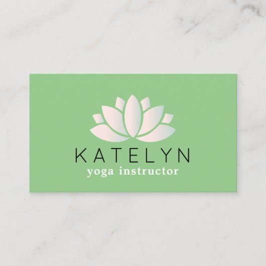 Moderne Groene Pastel Lotus Icon Yoga Instructeur Visitekaartje (Voorkant)