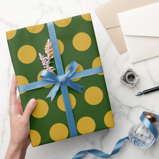 Moderne groene polka stippen Kerstmis Cadeaupapier (Geschenken)
