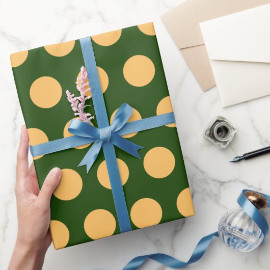Moderne groene polka stippen Kerstmis Cadeaupapier (Geschenken)