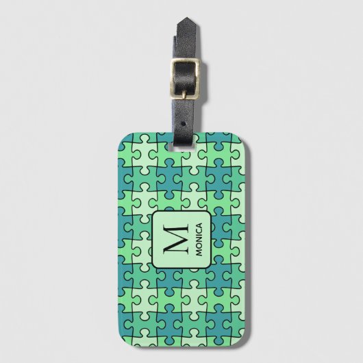 Moderne groene puzzelstukken monogram  bagagelabel (Voorkant (verticaal))