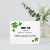 Moderne Groene Shamrock Klaver Begrafenis Bedankkaart (Staand voorkant)