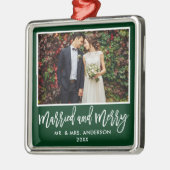 Moderne groengehuwde penseelschrijver en groet metalen ornament (Links)