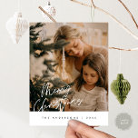 Moderne groet, prettige kerstfoto's foto's briefkaart<br><div class="desc">Vrolijk kerstfeest. Viel het seizoen met dit briefkaart van de familiefoto het volledig klantgericht en gepersonaliseerd met uw eigen groetberichten is. Voeg je retouradres toe voor eenvoudige mailing. Het is eenvoudig,  gemakkelijk,  maar modern minimalistisch en feestelijk. Dit is het perfecte briefkaart om je vakantiewensen te sturen. Layover Calligrafie.</div>