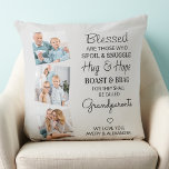 Moderne grootouders gedicht 3 Foto Silver Gray Kussen<br><div class="desc">Viel je grootouders met een kuiltje van de douane foto's. Dit unieke kussen van grootouders is het perfecte geschenk, of het nu een verjaardag is, een dag van grootouders of een kerstfeest. We hopen dat je grootoudergeschenk nog jaren een schat in je bezit zal worden. . Citaat "Blessed" zijn degenen...</div>