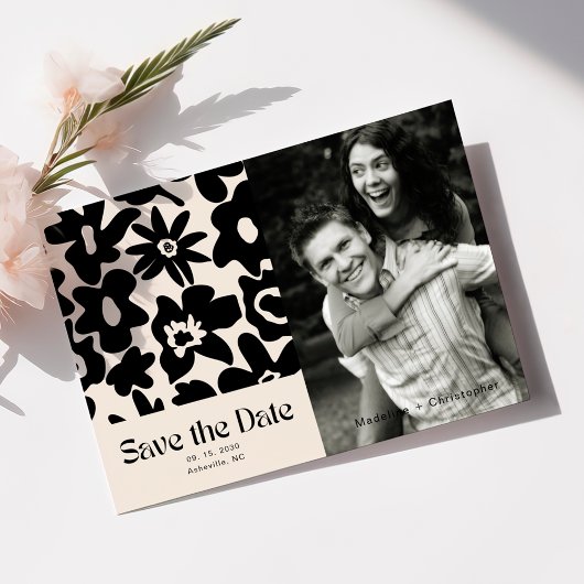 Moderne Groovy Bloemen Trouwfoto Bewaar de datum Save The Date