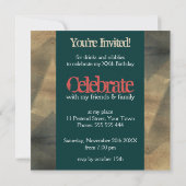 Moderne Grunge Coral Pink Flower Custom Invitation Kaart (Achterkant)