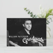 Moderne Guy Foto Graduation Party Uitnodiging (Staand voorkant)