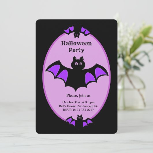 Moderne Halloween vleermuis op zwart en violet Kaart (Staand voorkant)