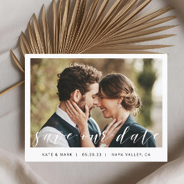 Moderne Hand Script Fotobruiloft Save Your Date Briefkaart