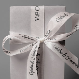 Moderne handgeschreven beginletters en namen Bruil Grosgrain Lint