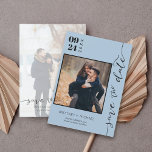 Moderne, handgeschreven foto slaat de datum van he save the date<br><div class="desc">Introductie van onze moderne handgeschreven foto Save The Date - een stuk dat echt resoneert met uw unieke liefdesverhaal. Deze save-the-date combineert de charme van een handgeschreven lettertype met het gemak van modern design en biedt een strakke maar intieme aantrekkingskracht die uw gasten zeker zal verrassen.</div>