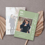 Moderne handgeschreven foto slaat de pagina Datum  Save The Date<br><div class="desc">Introductie van onze moderne handgeschreven foto Save The Date - een stuk dat echt resoneert met uw unieke liefdesverhaal. Deze save-the-date combineert de charme van een handgeschreven lettertype met het gemak van modern design en biedt een strakke maar intieme aantrekkingskracht die uw gasten zeker zal verrassen.</div>