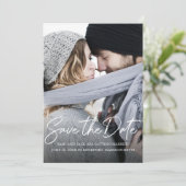 Moderne, handgeschreven foto van witte kalligrafie save the date (Staand voorkant)