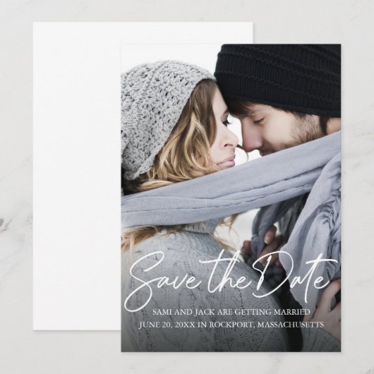 Moderne, handgeschreven foto van witte kalligrafie save the date (Voorkant / Achterkant)