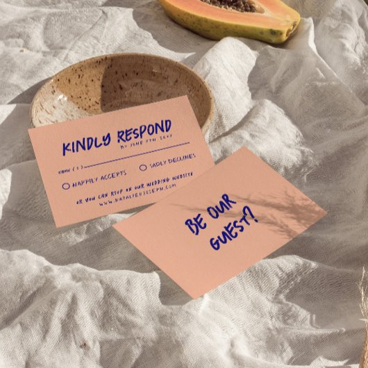 Moderne handgeschreven heldere kleurrijke retro br RSVP kaartje