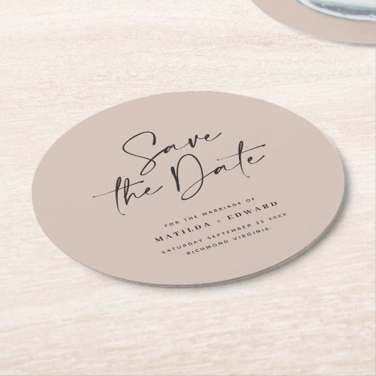 Moderne handgeschreven huwelijksaankondiging typog ronde kartonnen onderzetter (Gebogen)