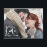 Moderne handgeschreven monochrome foto's bruiloft briefkaart<br><div class="desc">Moderne monochrome fotobruiloft met handgeschreven handschrift,  met een minimum,  behalve de date bruiloft uitnodiging. De achtergrond en de tekstkleur kunnen worden veranderd om uw stijl aan te passen. ruimte voor foto op de rug.</div>