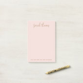 Moderne handgeschreven naam licht roze rood post-it® notes (Op bureau)