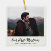 Moderne handgeschreven onze eerste kerstfoto keramisch ornament (Voorkant)