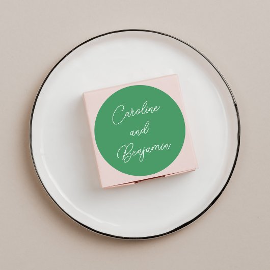 Moderne handgeschreven script huwelijksnaam groen ronde sticker