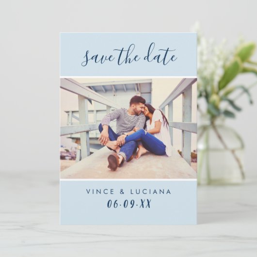 Moderne handgeschreven scriptie marineblauwe trouw save the date (Staand voorkant)