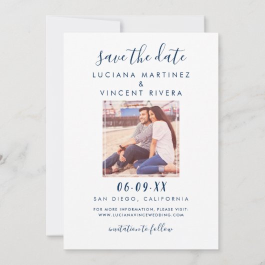 Moderne handgeschreven scriptie marineblauwe trouw save the date (Achterkant)