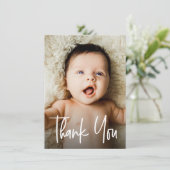 Moderne handlettering aangepaste Baby shower foto Bedankkaart (Staand voorkant)