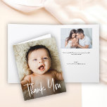 Moderne handlettering aangepaste Baby shower foto Bedankkaart<br><div class="desc">Personaliseer deze Baby shower dank u gevouwen kaarten met een mooie foto van uw baby. Dank je familie en vrienden die je hebben bedolven met hun liefde en stel je nieuwe baby voor met afbeeldingen die ze vele jaren kunnen koesteren als de baby groeit. Moderne en unieke "Thank You" handlettering...</div>