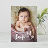 Moderne handlettering aangepaste babymeisjes-showe bedankkaart (Staand voorkant)
