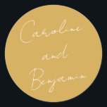 Moderne handschrift met dusty Yellow Wedding Ronde Sticker<br><div class="desc">Moderne handschrift robuust gele bruiloft klassieke Sticker</div>