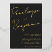 Moderne handschrift zwart en gouden bruiloft folie uitnodiging (Voorkant)
