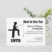 Moderne haspel in de leuke visser 50e verjaardag kaart (Staand voorkant)