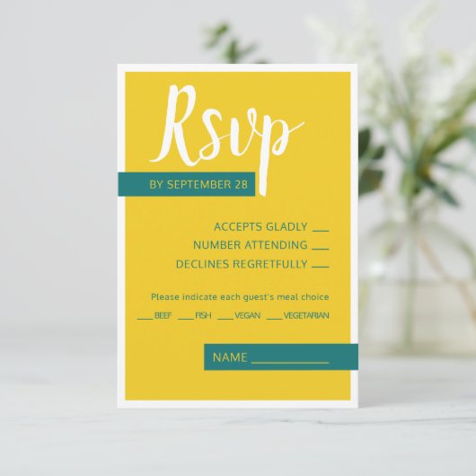 Moderne hedendaagse groene en gele bruiloft minima RSVP kaartje (Staand voorkant)