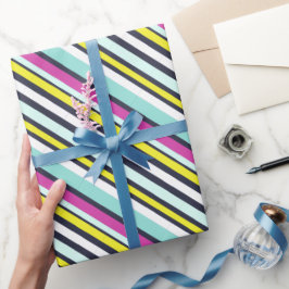Moderne heldere kleurrijke diagonale streeppatroon cadeaupapier
