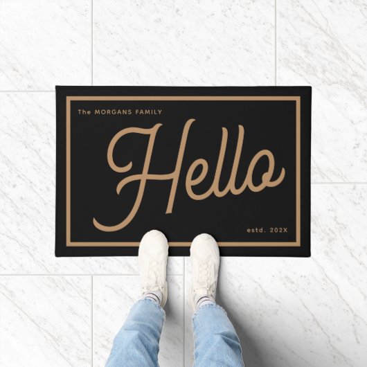 Moderne Hello Black Gold Script Familienaam Deurmat (Binnen)