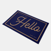 Moderne Hello Blue Gold Script Familienaam Deurmat (Schuin)