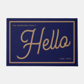Moderne Hello Blue Gold Script Familienaam Deurmat (Voorkant)