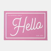 Moderne Hello Roze Witte Script Familienaam Deurmat (Voorkant)