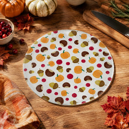 Moderne herfst pompoen bessen eikels snijplank