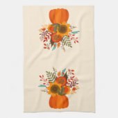 Moderne herfstbloemen in pompoen theedoek (Verticaal)