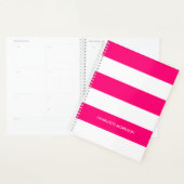 Moderne hete roze witte strepen aangepaste naam mo planner (Display)