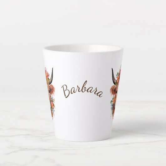 Moderne Highland Koe met Boho Flower Design Latte Mok (Voorkant)
