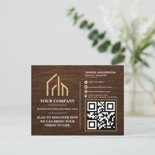 Moderne Houtnerf QR-code Constructie Feestdagenkaart (Staand voorkant)
