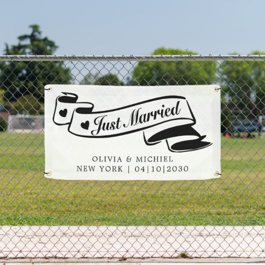 Moderne Huwelijksauto Met Hart 'Just Married' Bann Spandoek (Insitu)