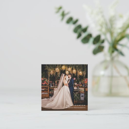 Moderne huwelijksfotograaf QR Code Social Media Vierkante Visitekaartje (Staand voorkant)