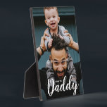 Moderne I Love You Dad Script Custom Photo Fotoplaat<br><div class="desc">Met behulp van een mooie en moderne typografie voor de woorden "Ik hou van je papa", kan deze papa en kind foto gemakkelijk worden gepersonaliseerd met uw eigen favoriete foto. Een fotoplaquette met een ezel stand om gekoesterd en weergegeven te worden, een moderne foto lijst optie. Geef het aan papa...</div>
